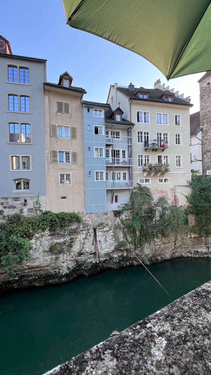 Altstadthäuser am Fluss